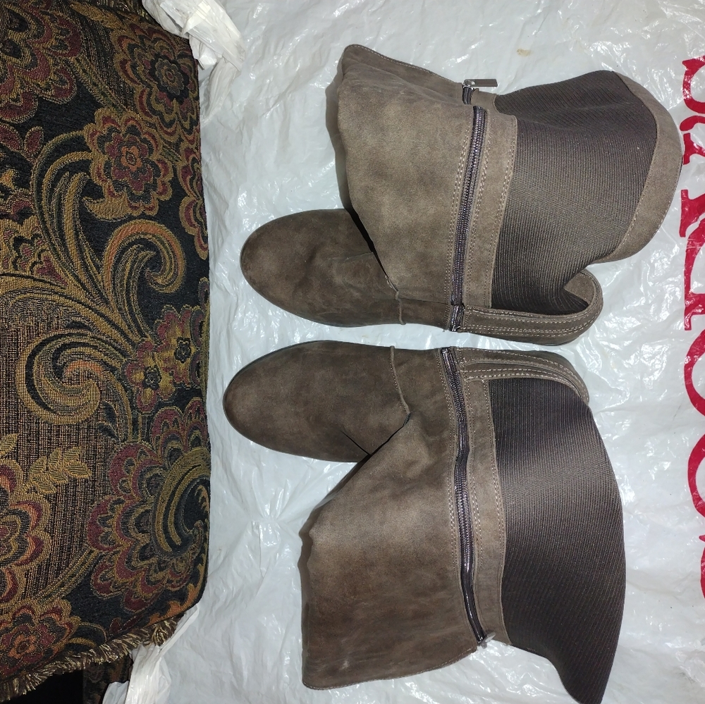 *boots* - Picture 2 of 2